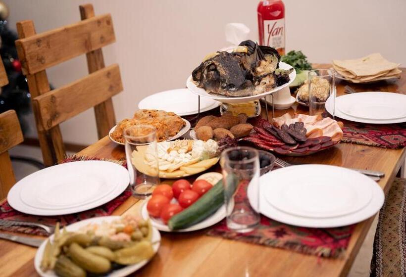 Pensão Bjnihouse, Guest House