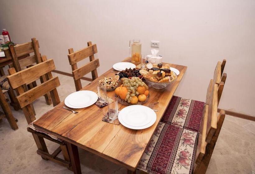 Pensão Bjnihouse, Guest House