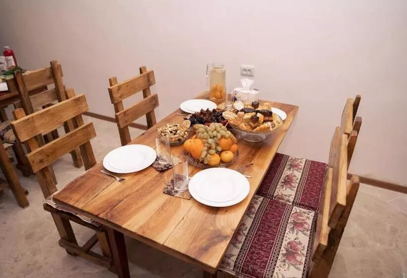 Majatalo Bjnihouse, Guest House