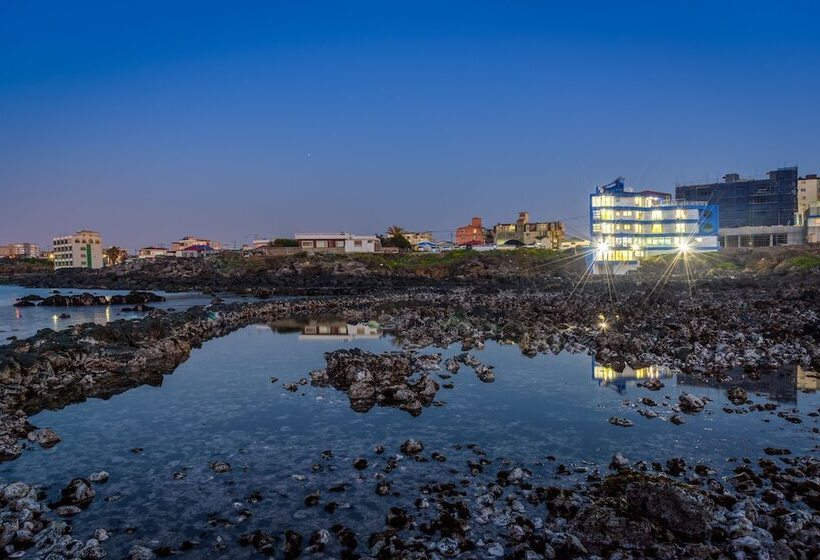 בית מלון כפרי On The Sea Pension