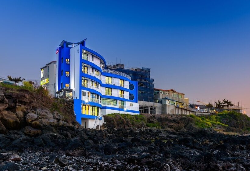 בית מלון כפרי On The Sea Pension