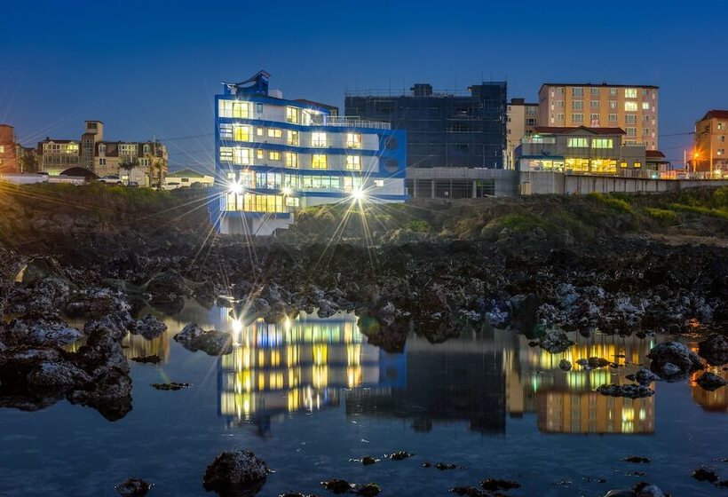 בית מלון כפרי On The Sea Pension