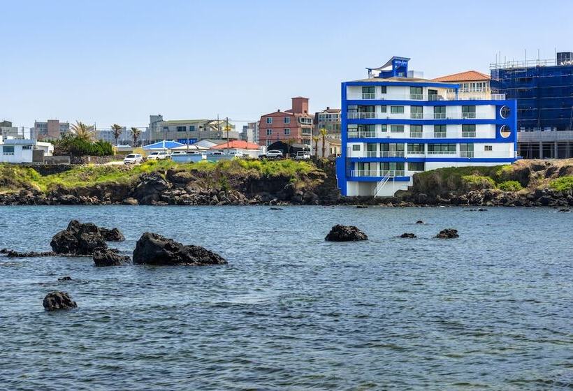 בית מלון כפרי On The Sea Pension