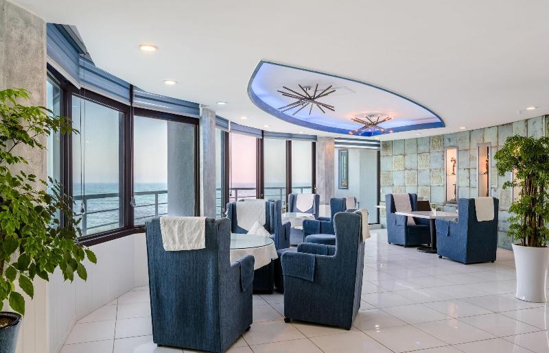 בית מלון כפרי On The Sea Pension