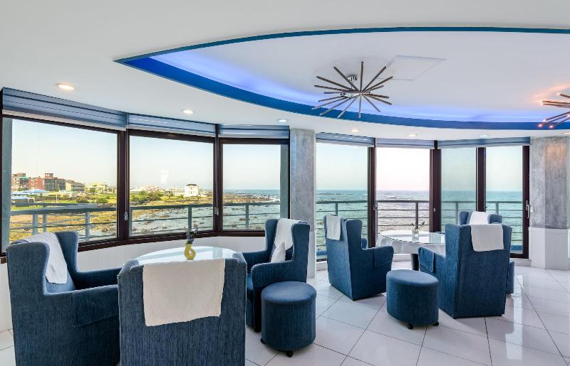 בית מלון כפרי On The Sea Pension