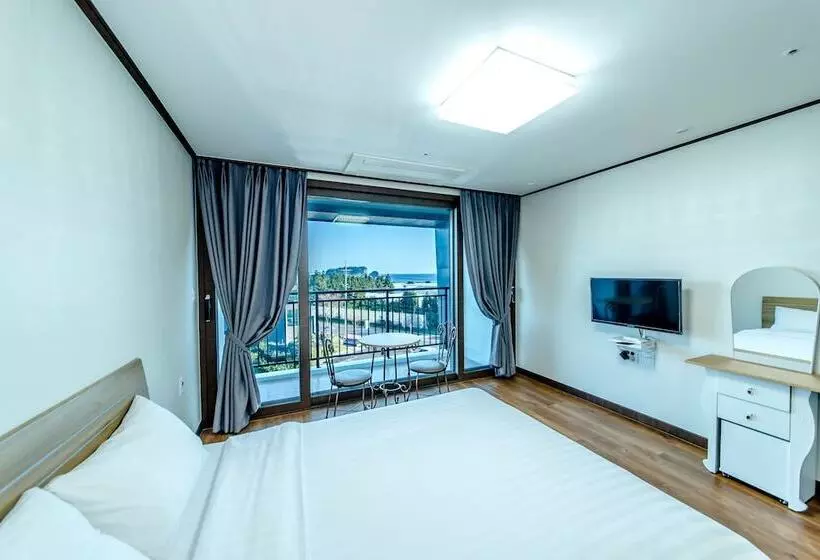 هتل Rejina Pension