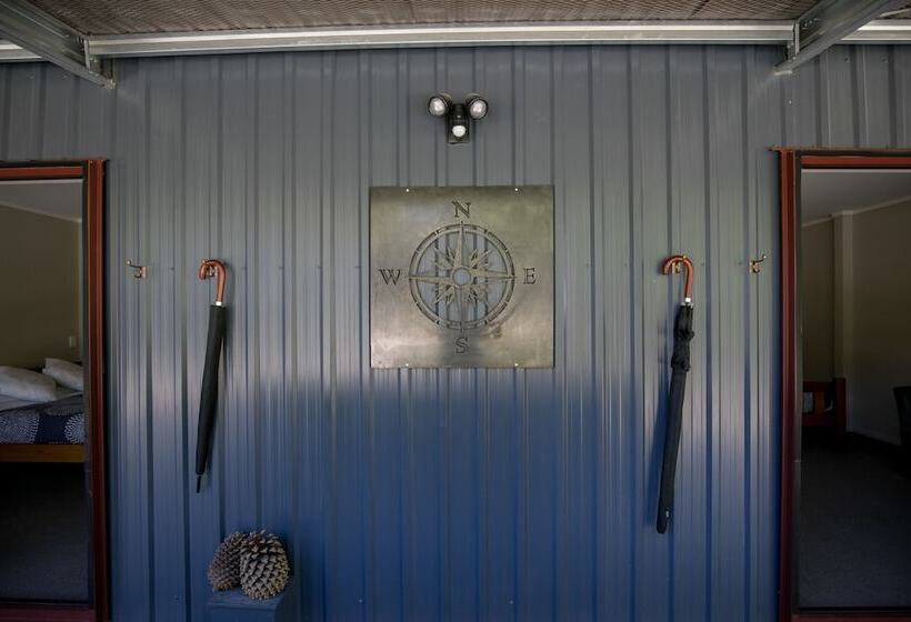 בית מלון כפרי Oasis Yurt Lodge