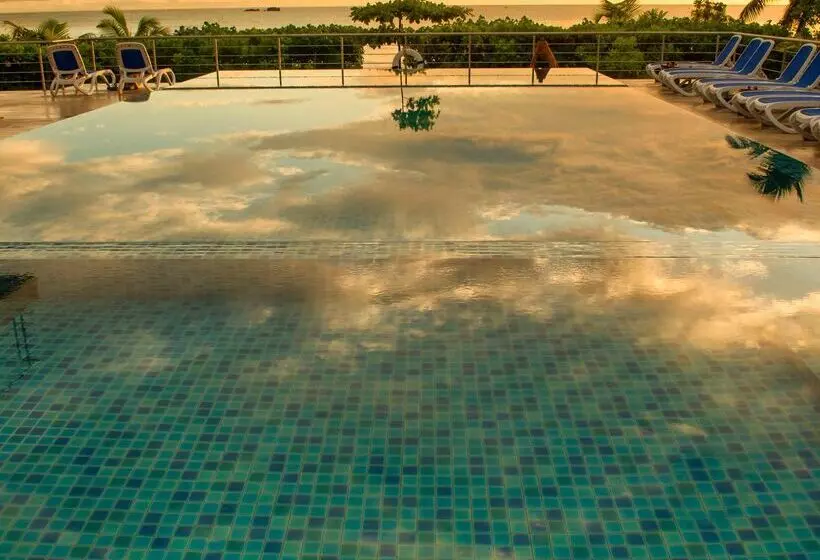 هتل Acajou Beach Resort