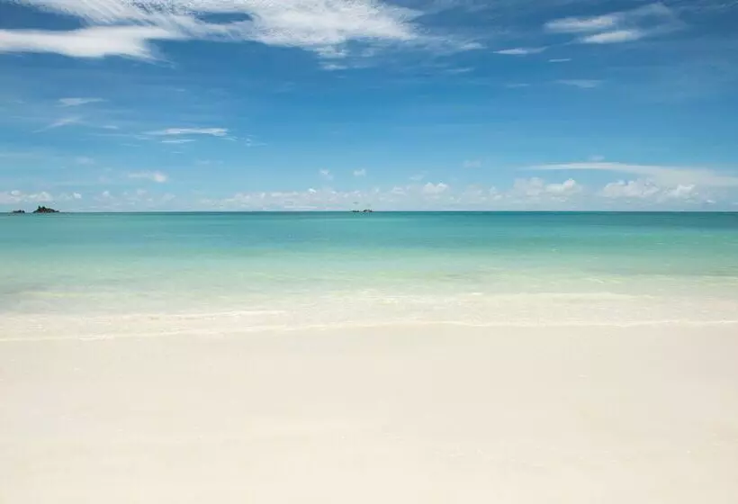 هتل Acajou Beach Resort