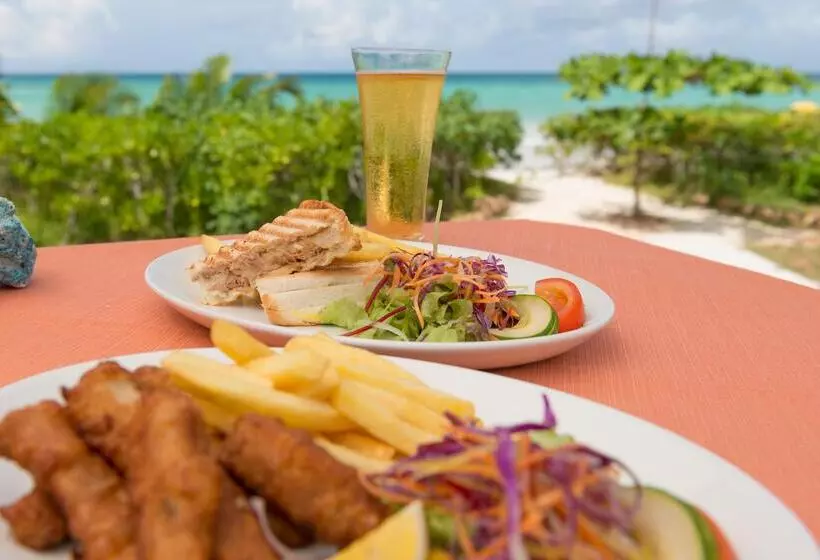 هتل Acajou Beach Resort