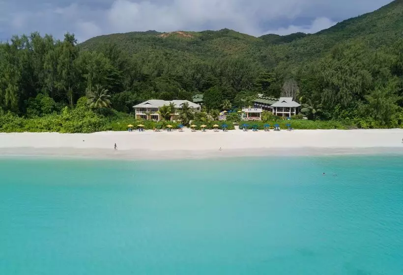 هتل Acajou Beach Resort