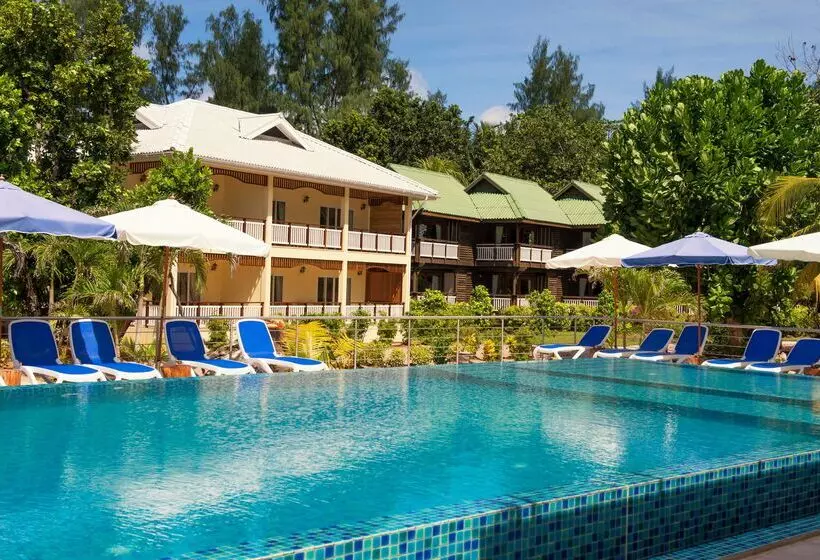 هتل Acajou Beach Resort