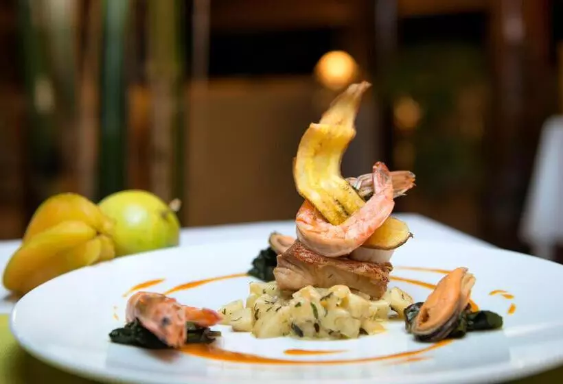 هتل Acajou Beach Resort