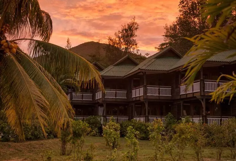 هتل Acajou Beach Resort