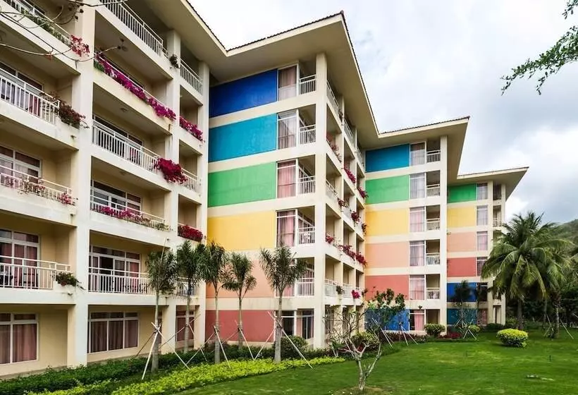 Отель Golden Palm Resort