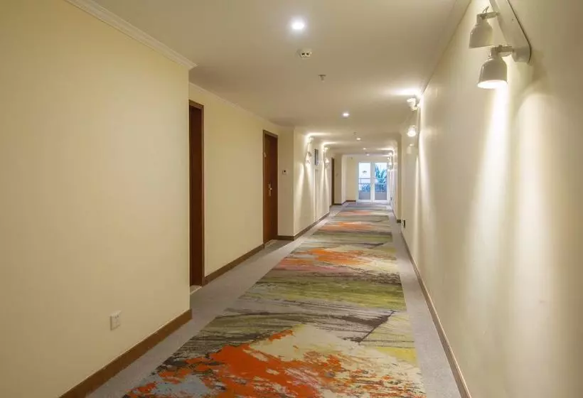 Отель Golden Palm Resort