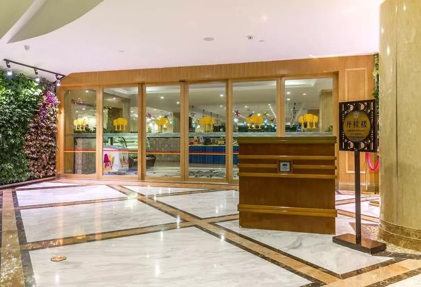 Отель Golden Palm Resort