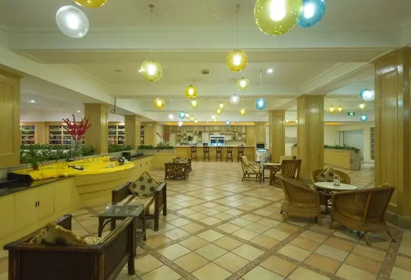 Отель Golden Palm Resort