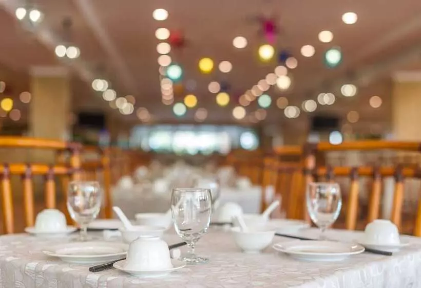 Отель Golden Palm Resort