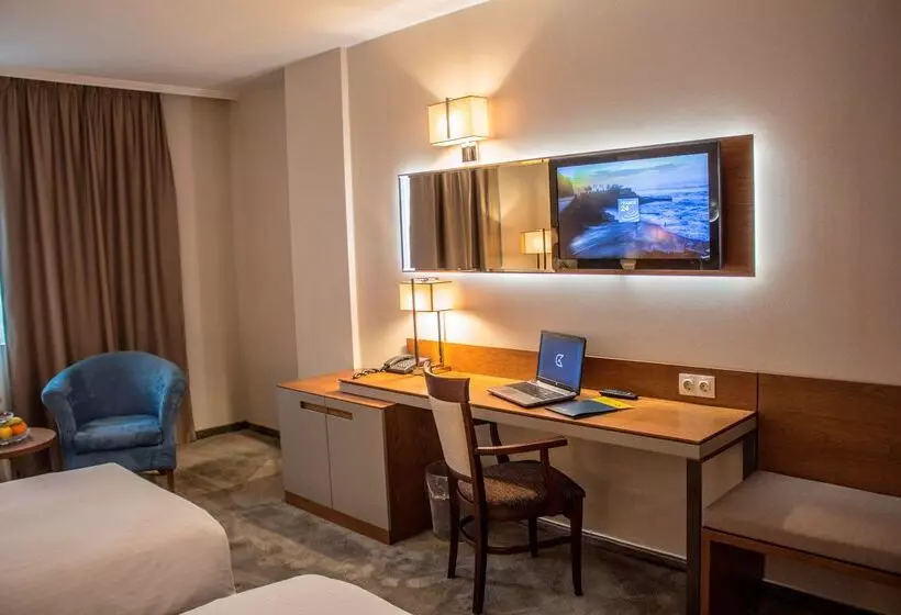 בית מלון כפרי Golden Tulip Varna