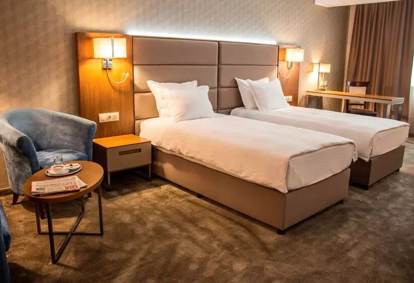 בית מלון כפרי Golden Tulip Varna