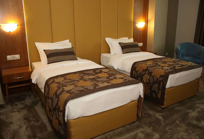 هتل Golden Tulip Varna