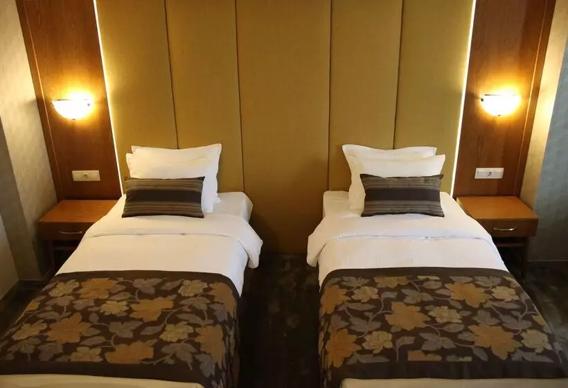 בית מלון כפרי Golden Tulip Varna