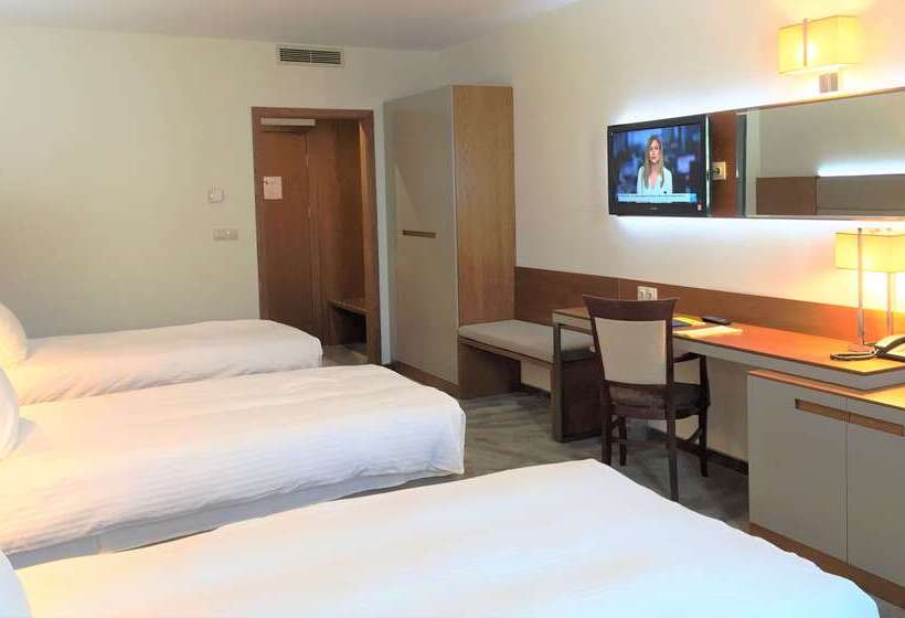 هتل Golden Tulip Varna