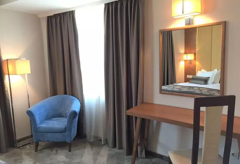 בית מלון כפרי Golden Tulip Varna