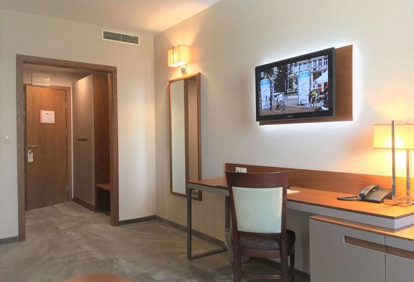 هتل Golden Tulip Varna