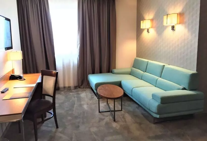 בית מלון כפרי Golden Tulip Varna