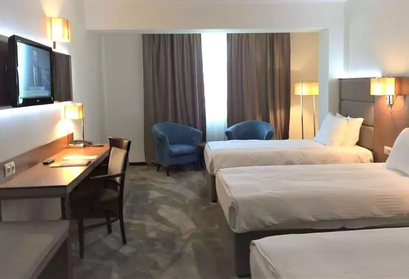 בית מלון כפרי Golden Tulip Varna