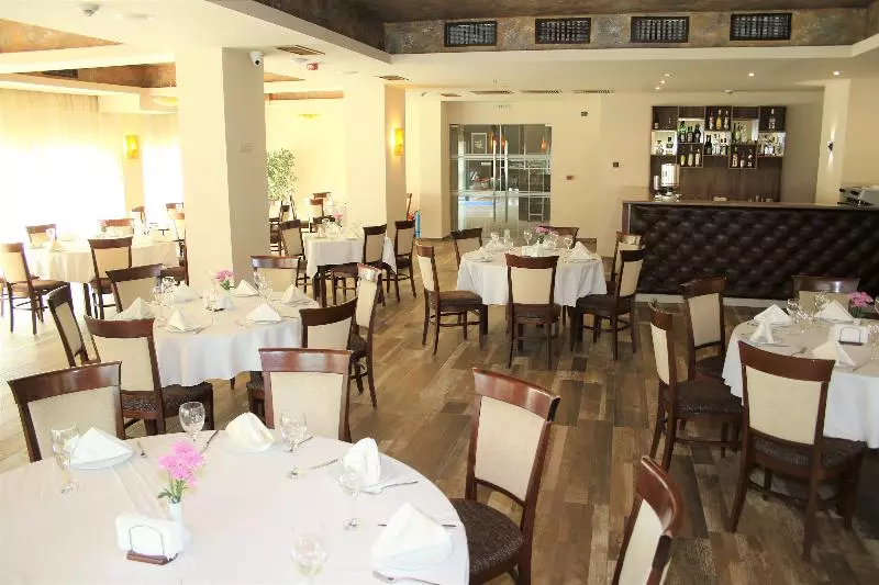 בית מלון כפרי Golden Tulip Varna