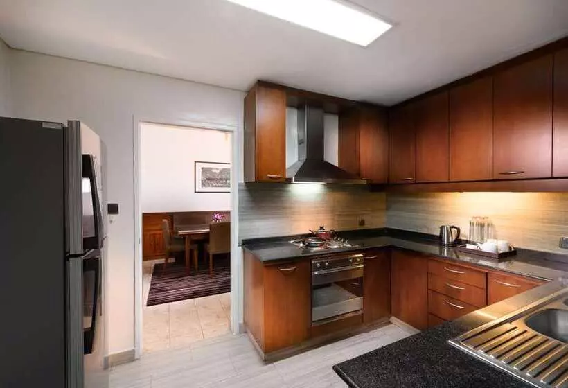 בית מלון כפרי Hilton Colombo Residence