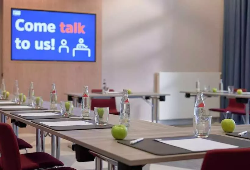 هتل Holiday Inn Express Frankfurt Messe, An Ihg