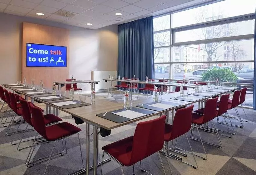 هتل Holiday Inn Express Frankfurt Messe, An Ihg