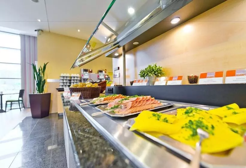 هتل Holiday Inn Express Frankfurt Messe, An Ihg