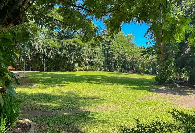 בית מלון כפרי Holiday Inn Port Moresby By Ihg