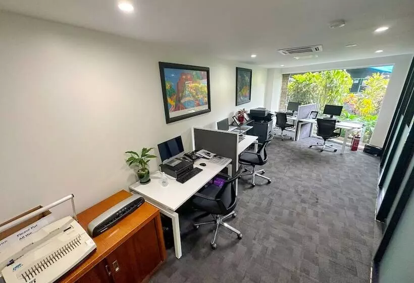 בית מלון כפרי Holiday Inn Port Moresby By Ihg