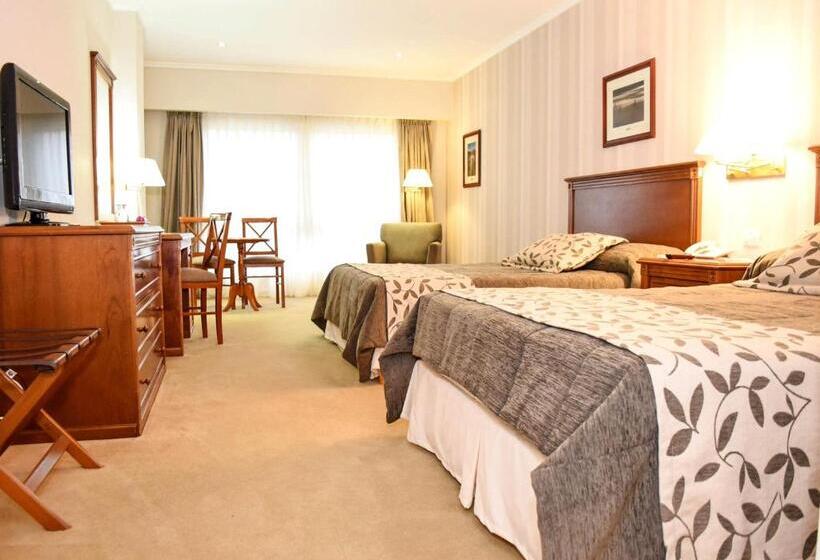 Howard Johnson Rio Ceballos Hotel Y Casino