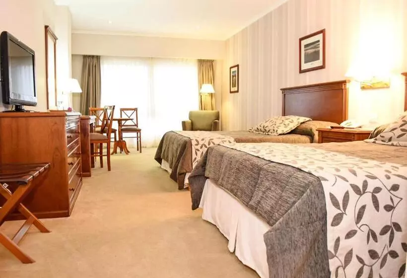 Howard Johnson Rio Ceballos Hotel Y Casino