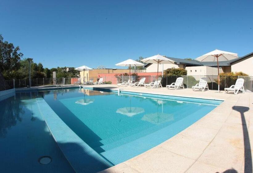 Howard Johnson Rio Ceballos Hotel Y Casino