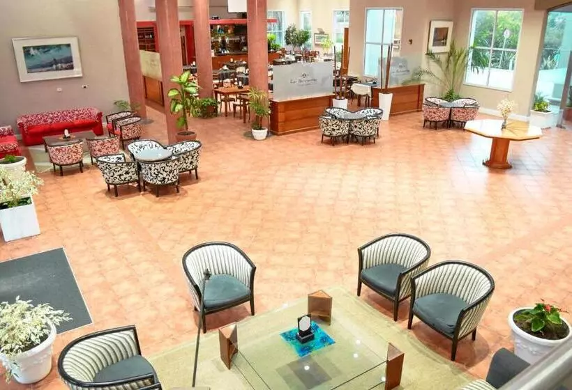 Howard Johnson Rio Ceballos Hotel Y Casino