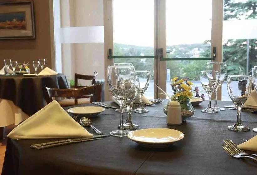 Howard Johnson Rio Ceballos Hotel Y Casino