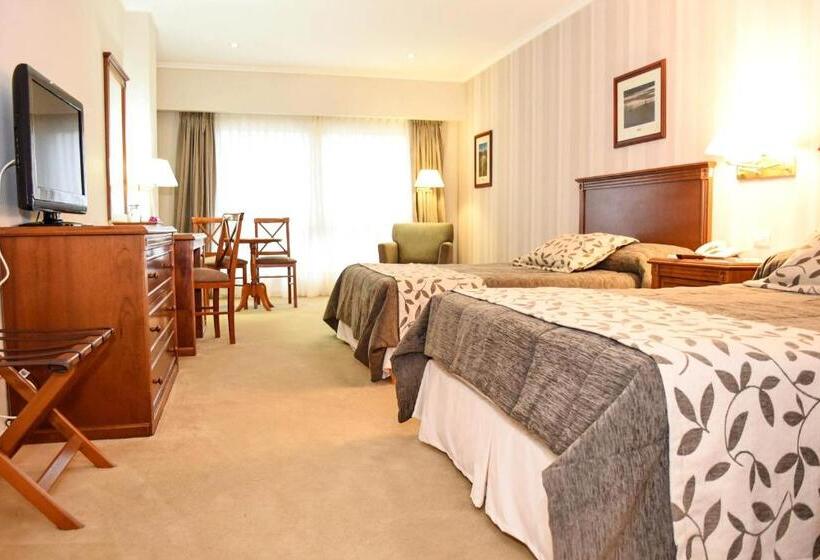 Howard Johnson Rio Ceballos Hotel Y Casino