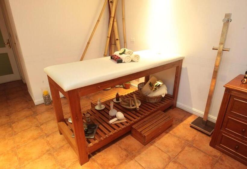 Howard Johnson Rio Ceballos Hotel Y Casino