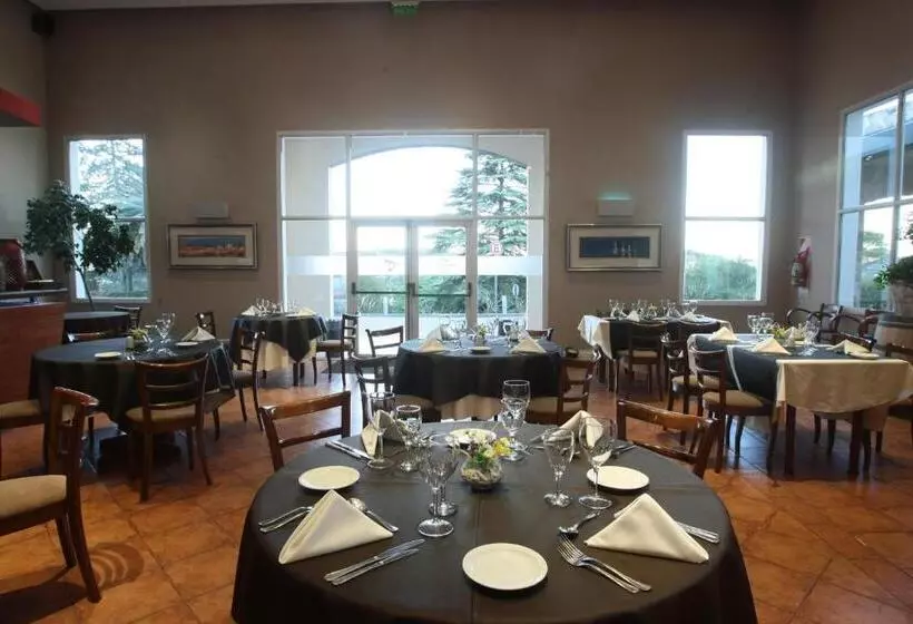 Howard Johnson Rio Ceballos Hotel Y Casino