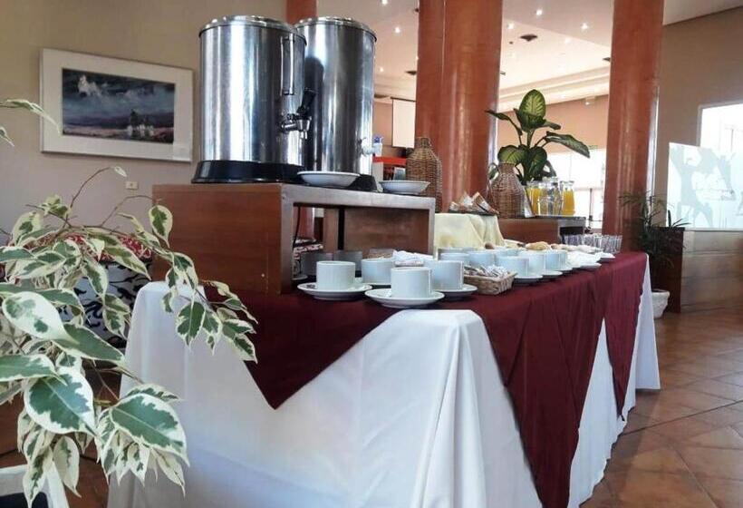 Howard Johnson Rio Ceballos Hotel Y Casino