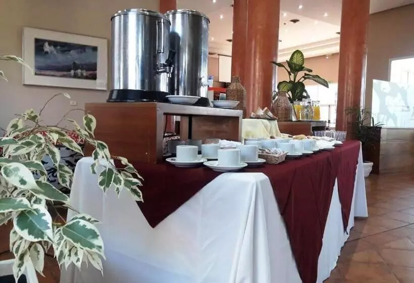 Howard Johnson Rio Ceballos Hotel Y Casino