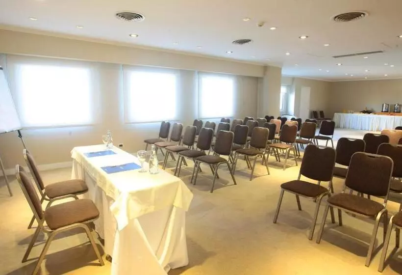 Howard Johnson Rio Ceballos Hotel Y Casino